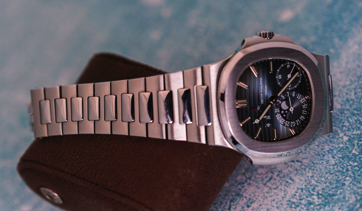 RARE Unpolished Patek Philippe Nautilus Moonphase with Date 5712/1A-001