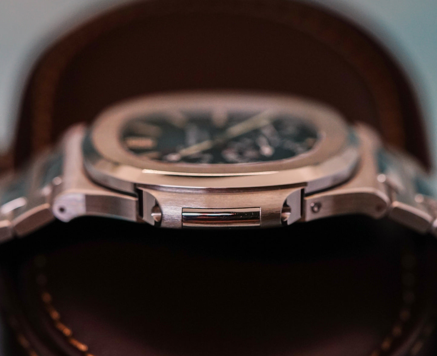 RARE Unpolished Patek Philippe Nautilus Moonphase with Date 5712/1A-001