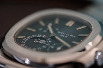 RARE Unpolished Patek Philippe Nautilus Moonphase with Date 5712/1A-001