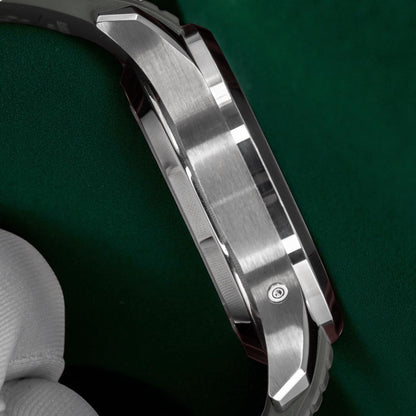 Patek Philippe Aquanaut| Ref 5968G-010 | White gold Flyback Chronograph Wristwatch with Date