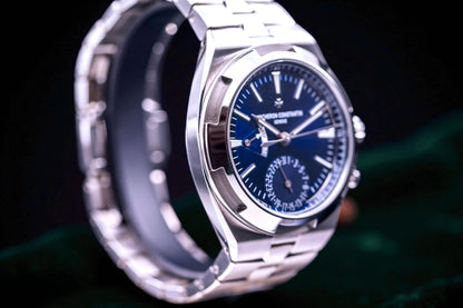 Vacheron Constantin Overseas, Ref. 7900v/110a-b546 | a Rare Stainless Steel Dual Time Blue Dial Complete Set Luxury Sports Watch
