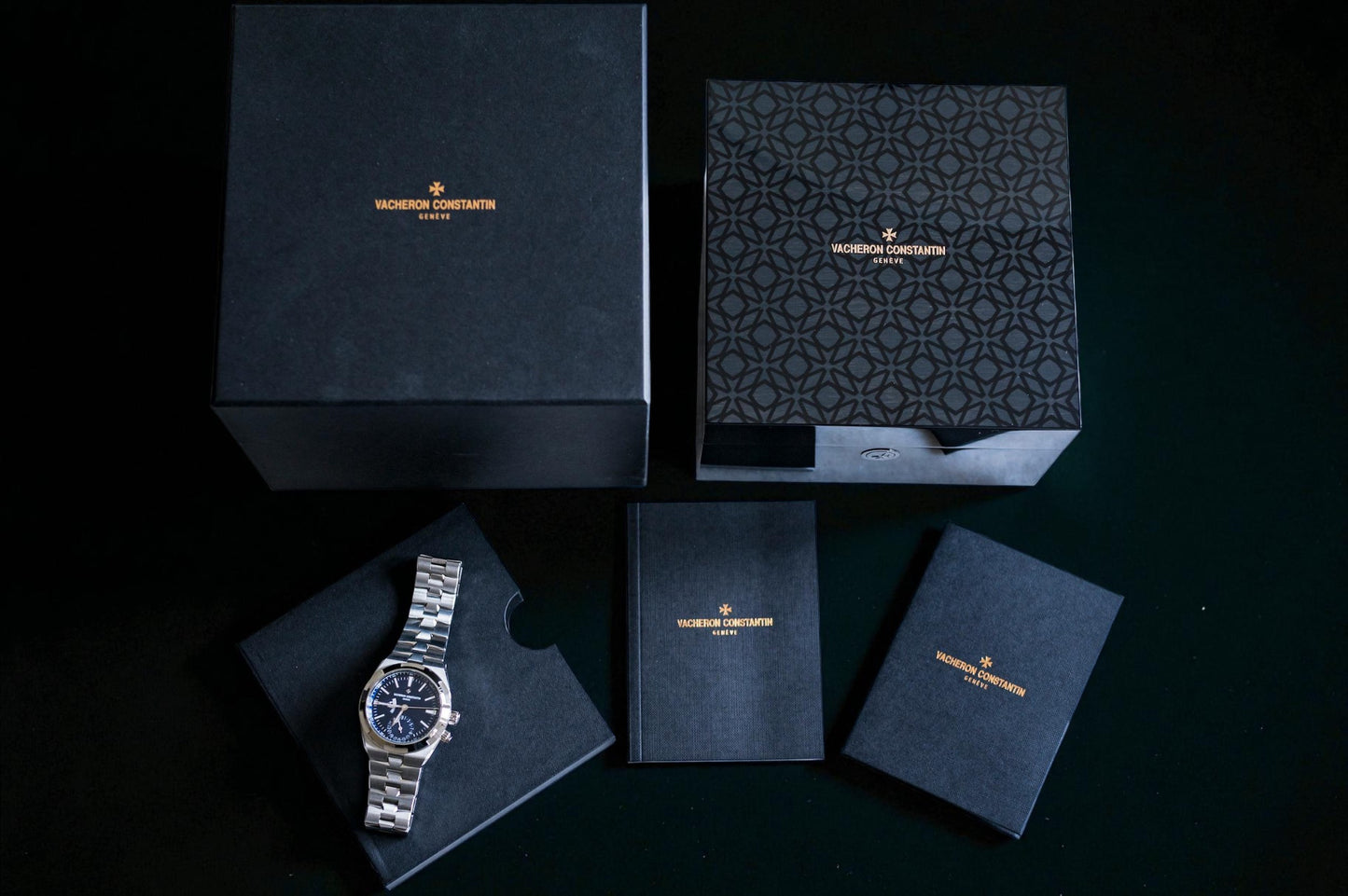 Vacheron Constantin Overseas, Ref. 7900v/110a-b546 | a Rare Stainless Steel Dual Time Blue Dial Complete Set Luxury Sports Watch