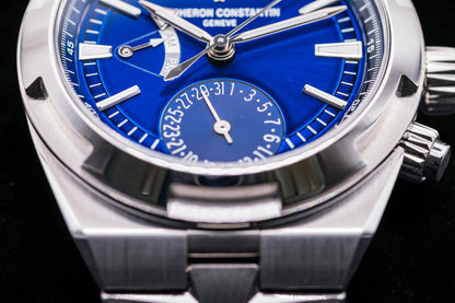 Vacheron Constantin Overseas, Ref. 7900v/110a-b546 | a Rare Stainless Steel Dual Time Blue Dial Complete Set Luxury Sports Watch