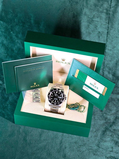 Rolex Submariner Date a Stainless Steel timepiece A stainless steel wristwatch with date and bracelet in Full Seet | 40mm OysterSteel